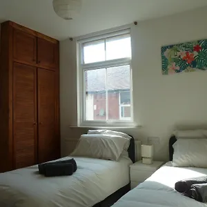 Cosy Entire House In Central Sherwood Holiday home
